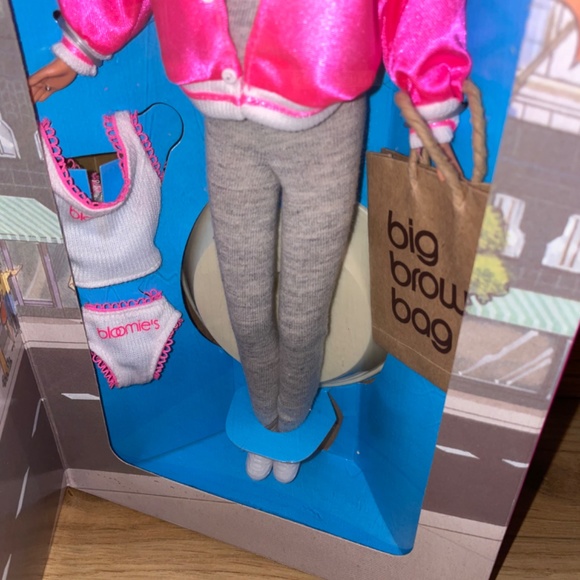 BARBIE - Bloomingdale’s Doll - Vintage 1996 Special Edition - MIB - Picture 4 of 12